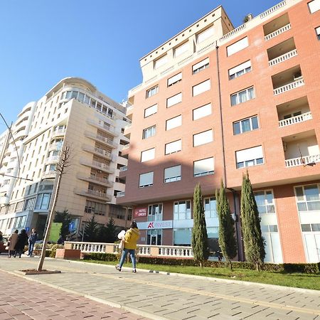 Hotel Oresti Center Tirana Bagian luar foto